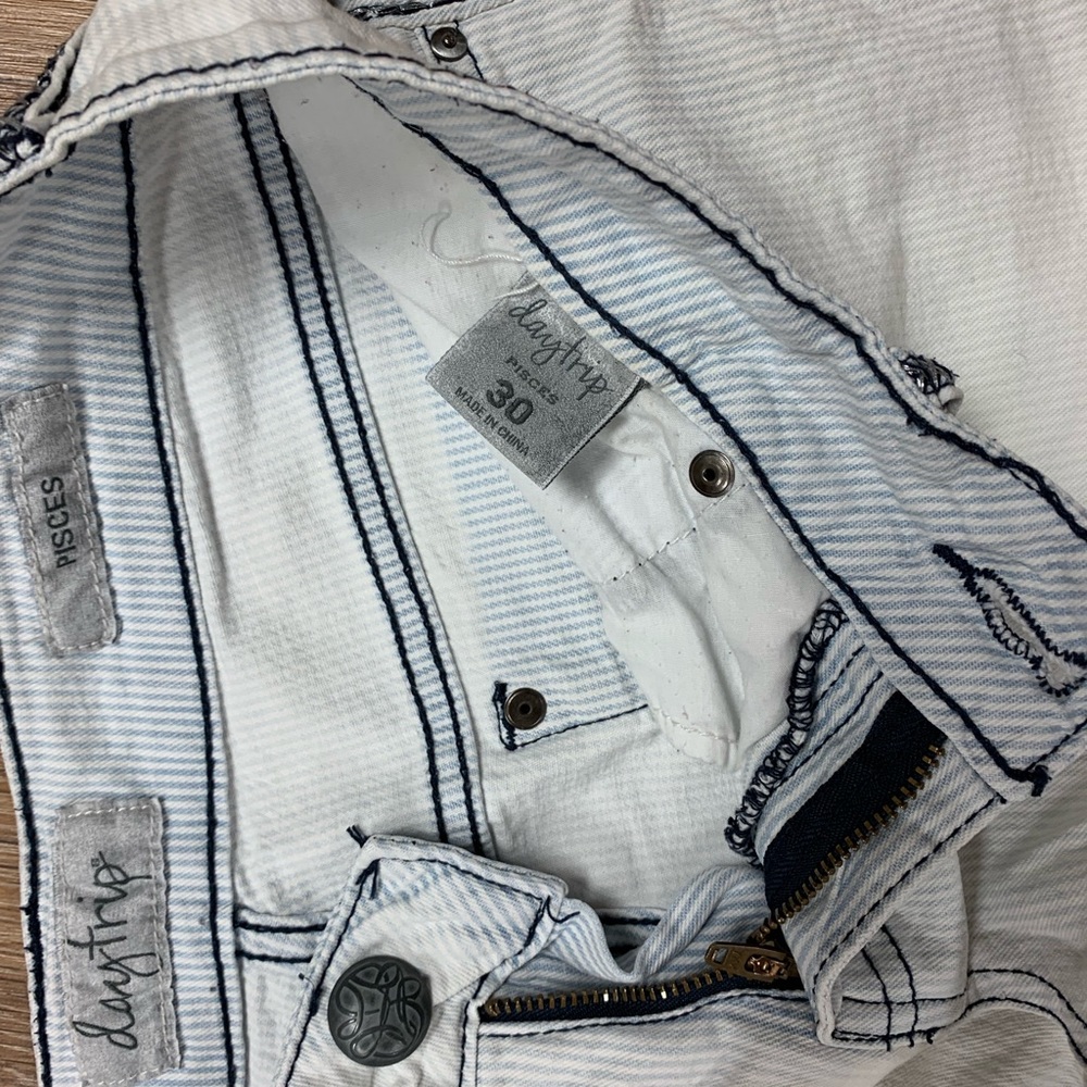 Cute Buckle shorts! (Daytrip)